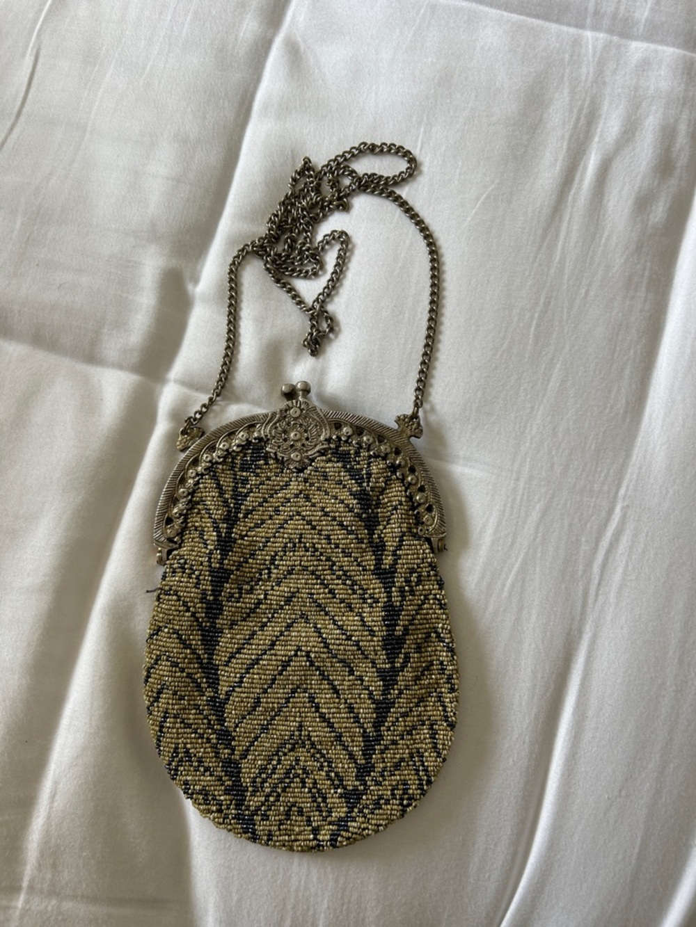 Vintage-Style Beaded Evening Crossbody Bag in Gold and Black